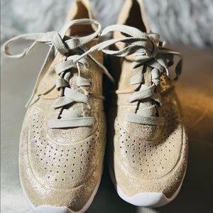 Ugg(Treadlite) Metallic Gold Sneakers